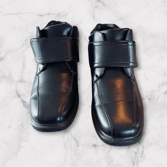 Clarks Men Boots with velcro closure 🖤 size 12 - Picture 2 of 9